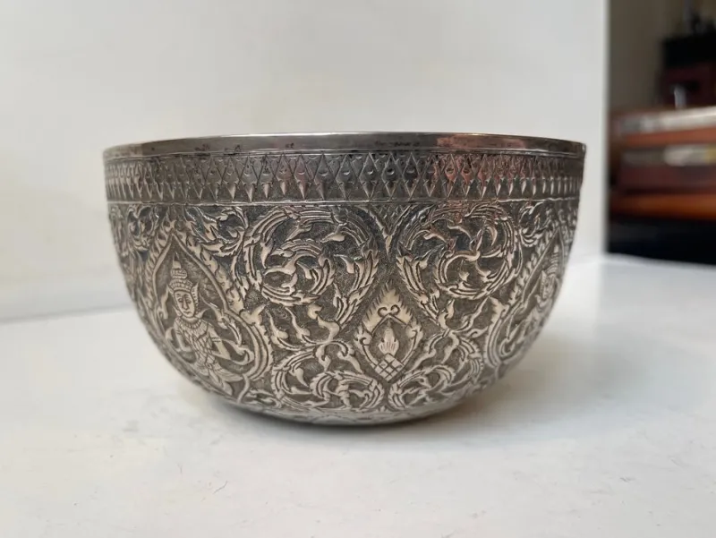 Hot Pamono 19th Century Buddhist Singing Bowl in Repousse Silver, Set of 2