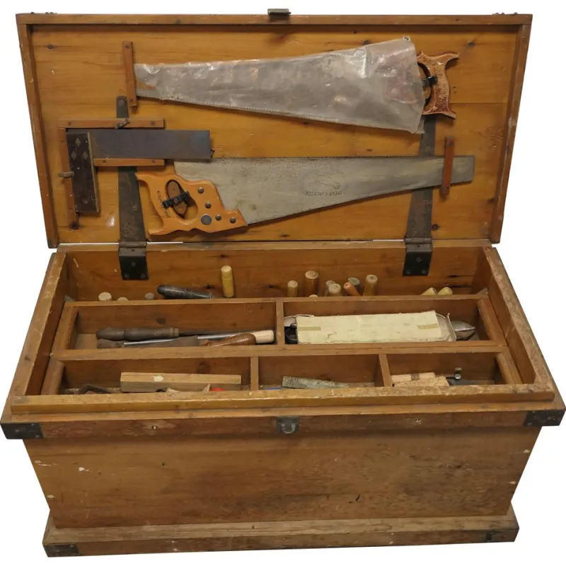 Outlet Pamono 19th Century Carpenters Pine Tool Chest and Tools, 1900s