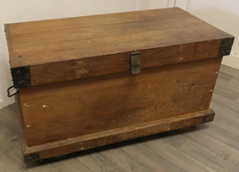 Outlet Pamono 19th Century Carpenters Pine Tool Chest and Tools, 1900s