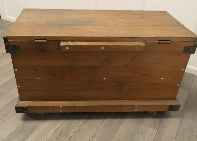 Outlet Pamono 19th Century Carpenters Pine Tool Chest and Tools, 1900s