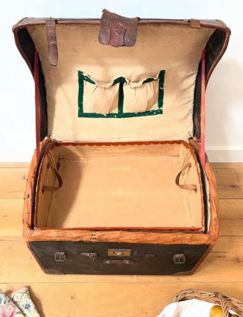 Pamono 19th Century Domed Travel Trunk> Trunks Crates & Baskets