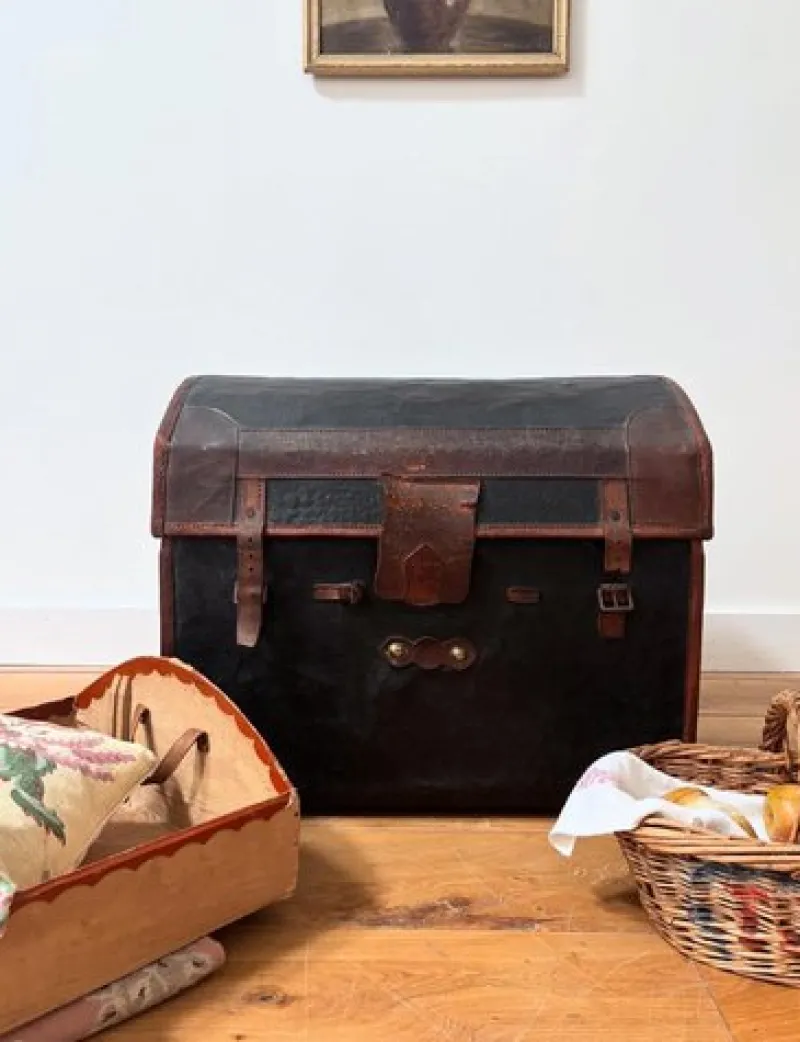 Pamono 19th Century Domed Travel Trunk> Trunks Crates & Baskets