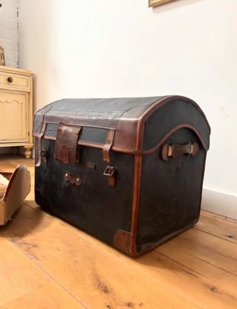 Pamono 19th Century Domed Travel Trunk> Trunks Crates & Baskets
