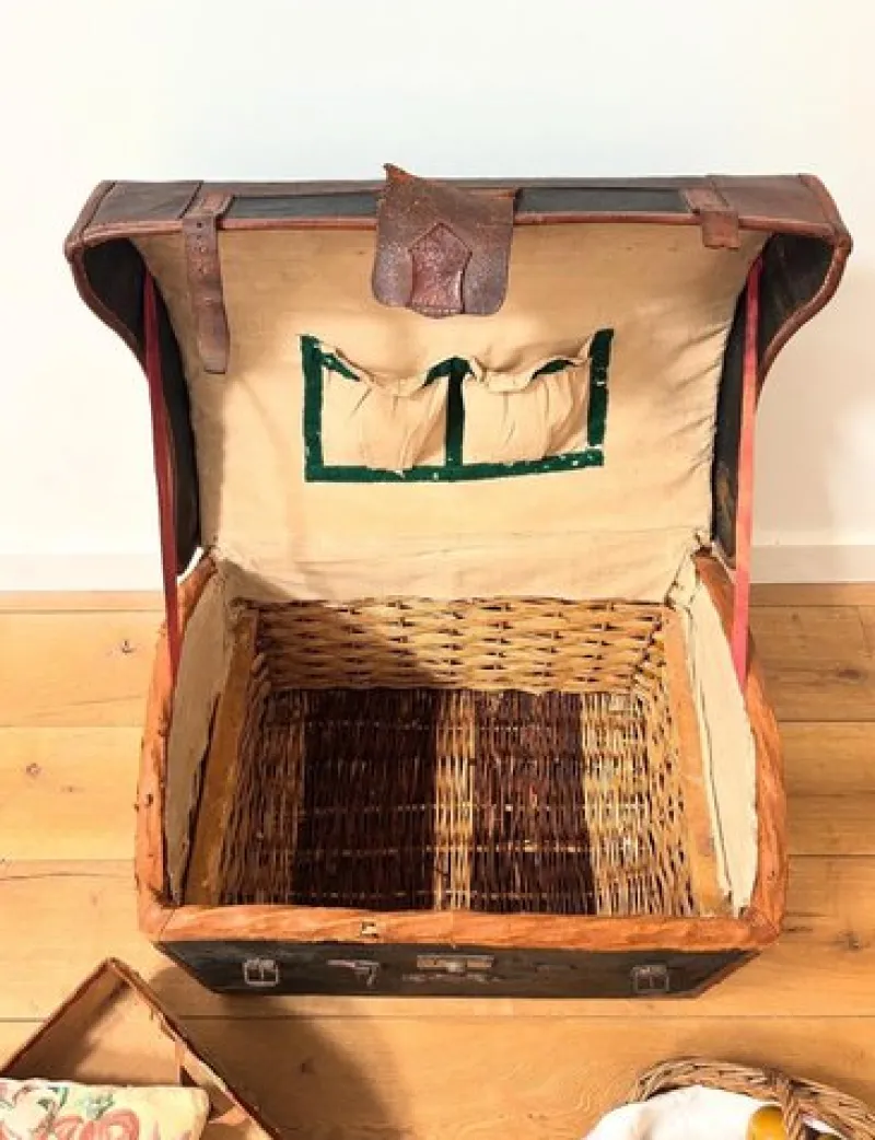 Pamono 19th Century Domed Travel Trunk> Trunks Crates & Baskets