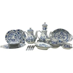 Pamono 19th Century Dutch Blue Onion Tableware attributed to Louis Regout Maastricht, Set of 36> Serving Dishes