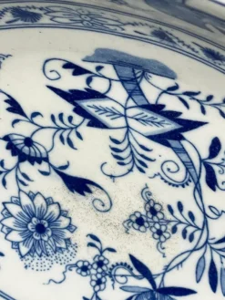 Pamono 19th Century Dutch Blue Onion Tableware attributed to Louis Regout Maastricht, Set of 36><noscript><img width=