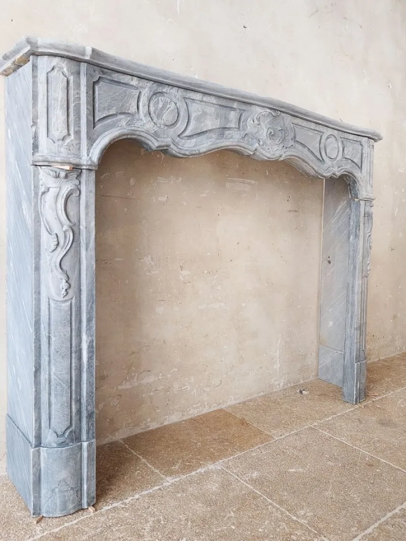 Pamono 18th Century Dutch Blue Turquin Marble Mantelpiece in the style of Regency> Fireplaces And Mantels