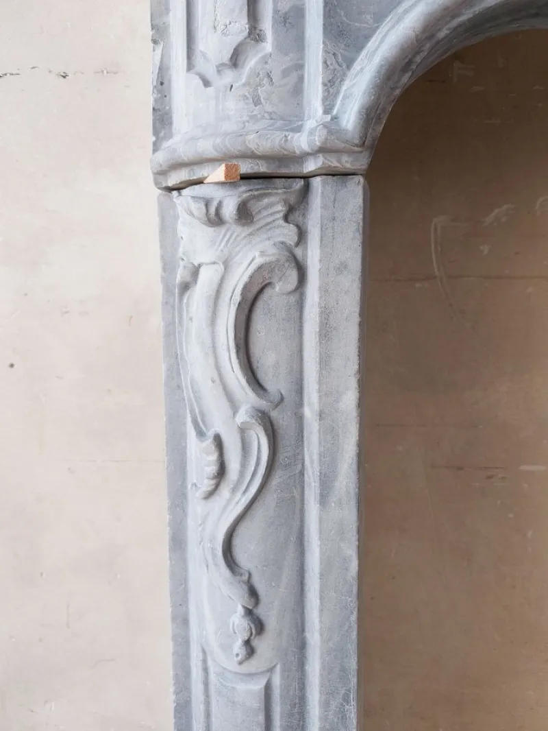 Pamono 18th Century Dutch Blue Turquin Marble Mantelpiece in the style of Regency> Fireplaces And Mantels