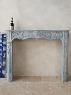 Pamono 18th Century Dutch Blue Turquin Marble Mantelpiece in the style of Regency><noscript><img width=