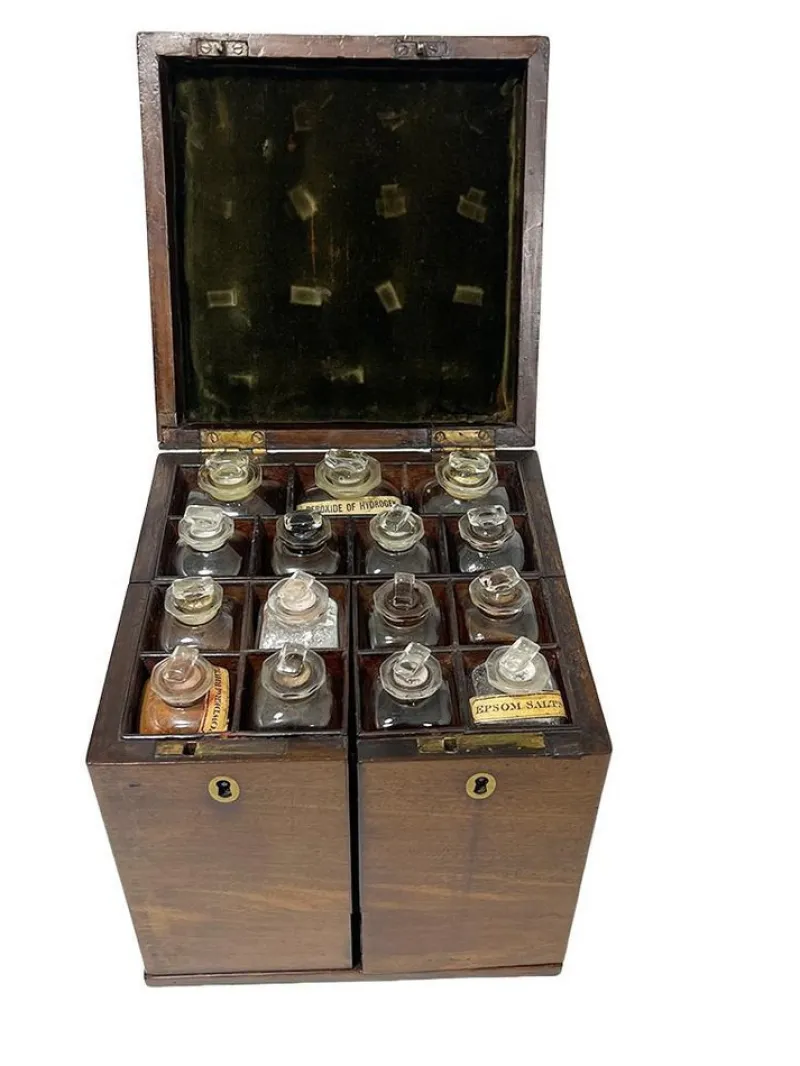 Pamono 19th Century English Medicine Chest by Clay & Abraham, Liverpool> Dressers, Commodes & Chests