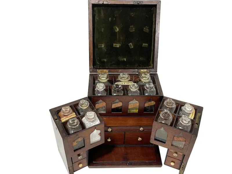 Pamono 19th Century English Medicine Chest by Clay & Abraham, Liverpool> Dressers, Commodes & Chests