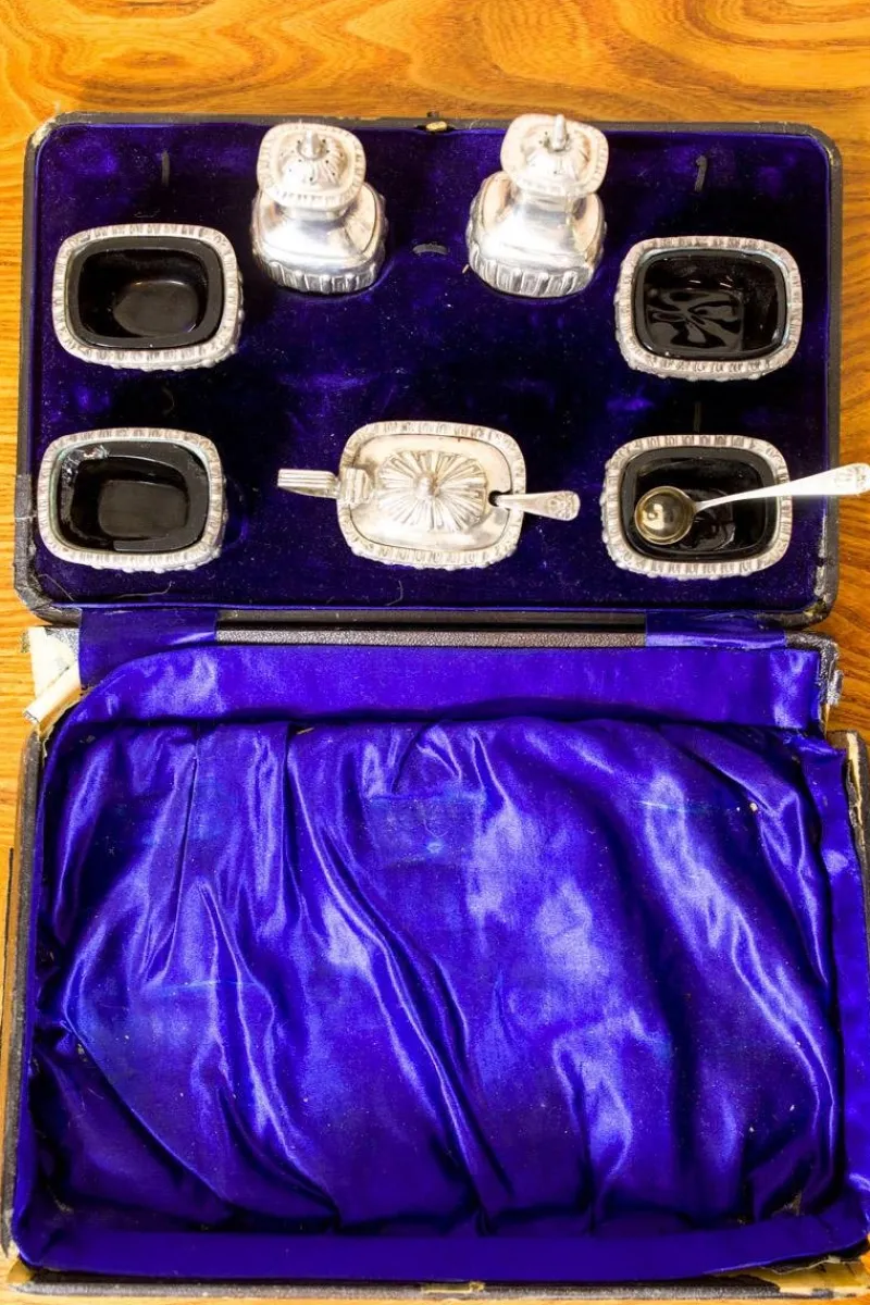 Pamono 19th Century English Silver Set, 1890s, Set of 7> Salt & Pepper Shakers