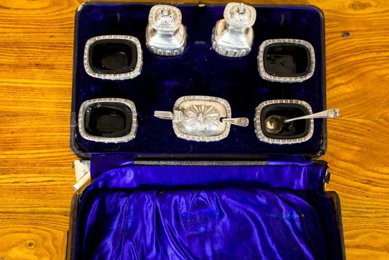 Pamono 19th Century English Silver Set, 1890s, Set of 7> Salt & Pepper Shakers