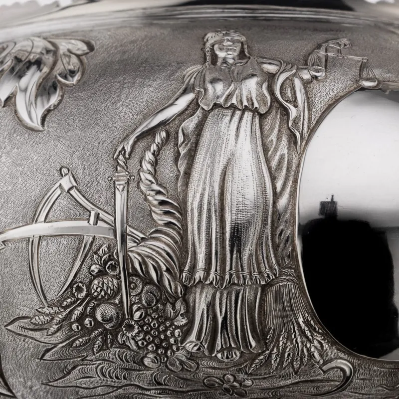 Pamono 19th Century Georgian Silver Magnificent Soup Tureen, Birmingham, 1827> Serving Dishes