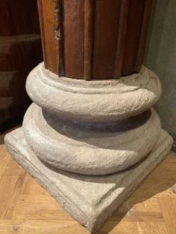 Pamono 19th Century Italian Architectural Corinthian Wood Columns on Sandstone Plinths, Set of 2><noscript><img width=