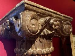 Pamono 19th Century Italian Architectural Corinthian Wood Columns on Sandstone Plinths, Set of 2><noscript><img width=