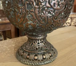 Pamono 17th Century Italian Chased Bronze Urn><noscript><img width=