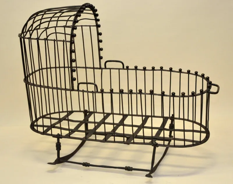 Pamono 17th Century Italian Iron and Bronze Cradle> Children's Chairs