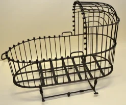 Pamono 17th Century Italian Iron and Bronze Cradle> Children's Chairs