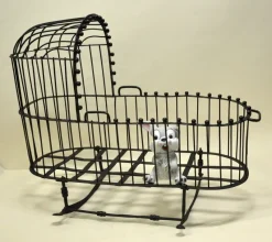 Pamono 17th Century Italian Iron and Bronze Cradle><noscript><img width=