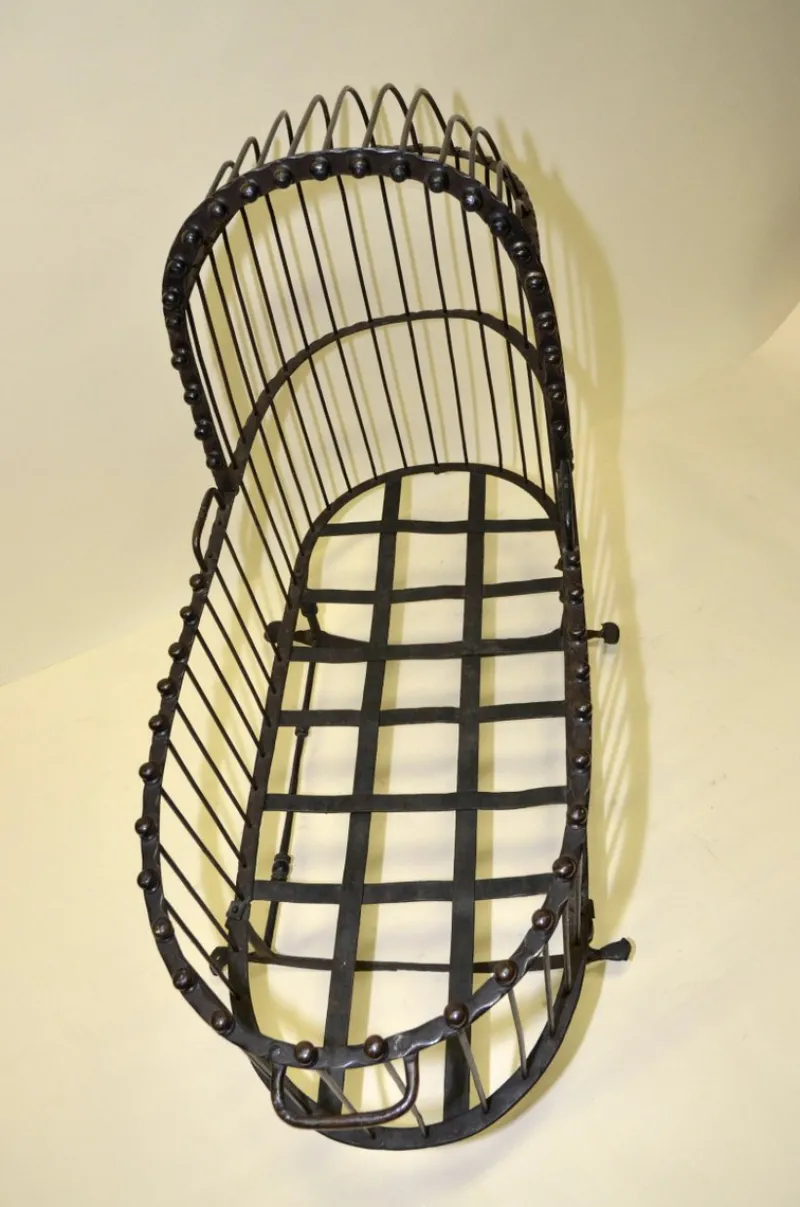 Pamono 17th Century Italian Iron and Bronze Cradle> Children's Chairs