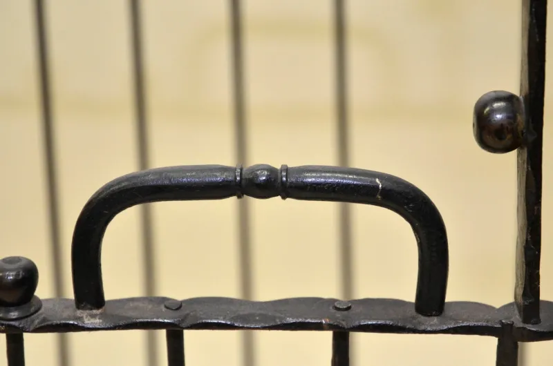 Pamono 17th Century Italian Iron and Bronze Cradle> Children's Chairs