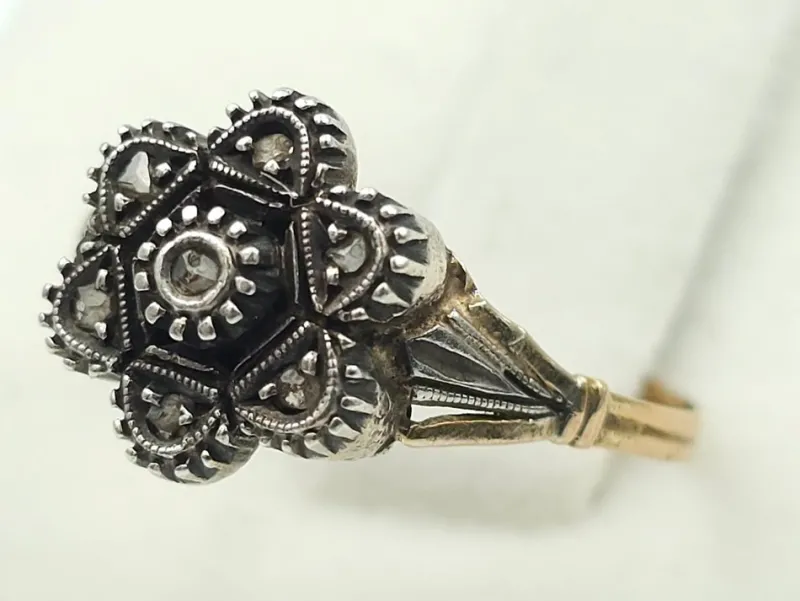 New Pamono 19th Century 19.2-Karat Gold Ring with Natural Diamonds