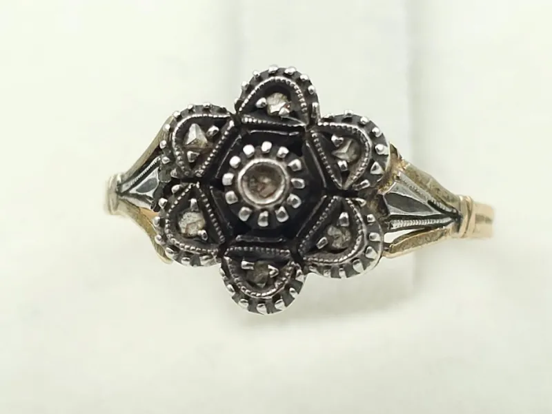 New Pamono 19th Century 19.2-Karat Gold Ring with Natural Diamonds