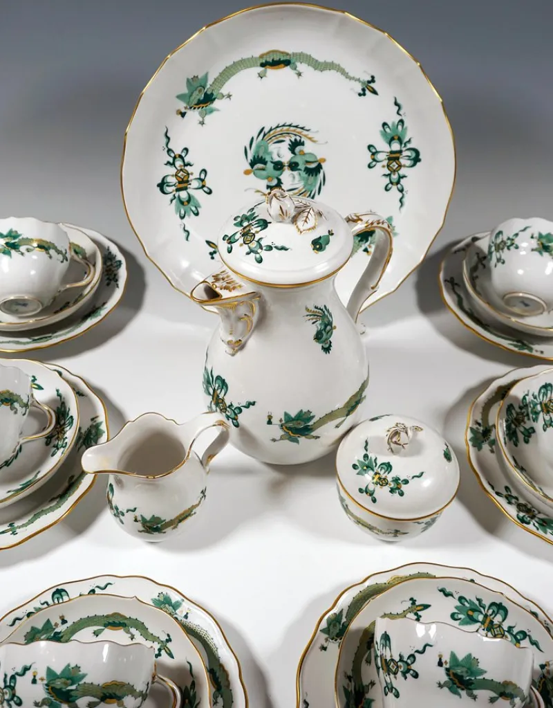 Pamono 20th Century Meissen Coffee Set with Dragon in Green & Gold, 1980s, Set of 22> Coffee & Tea Service