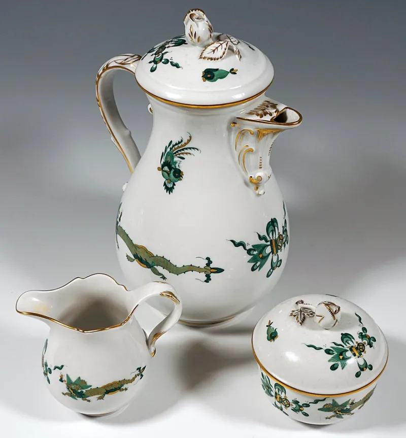 Pamono 20th Century Meissen Coffee Set with Dragon in Green & Gold, 1980s, Set of 22> Coffee & Tea Service