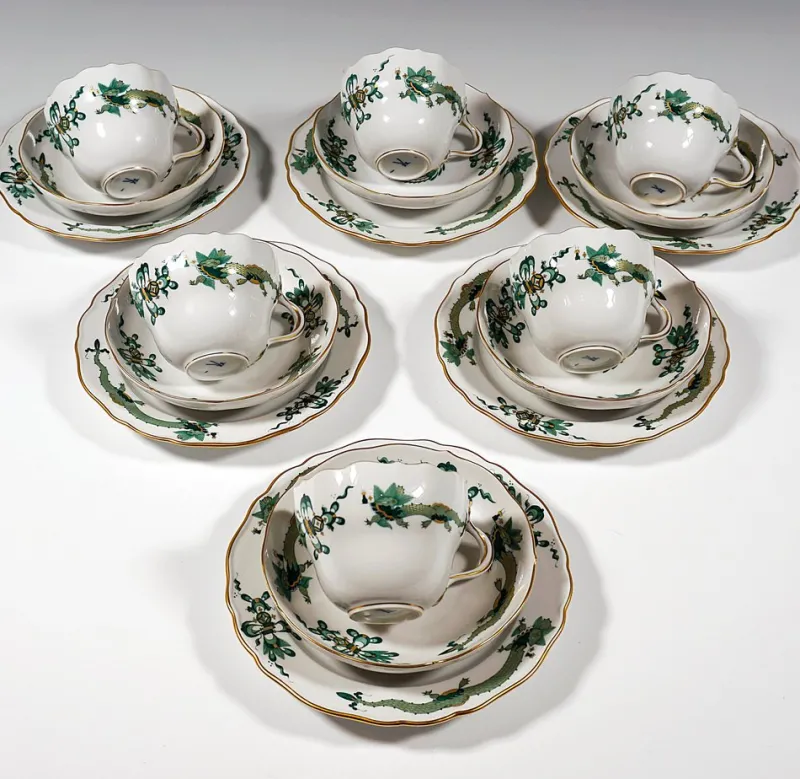 Pamono 20th Century Meissen Coffee Set with Dragon in Green & Gold, 1980s, Set of 22> Coffee & Tea Service