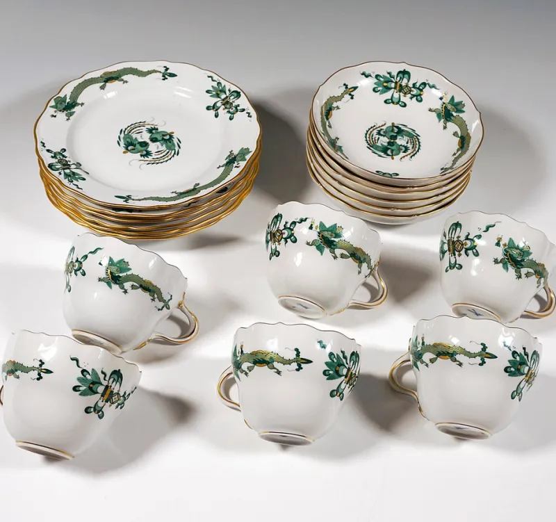 Pamono 20th Century Meissen Coffee Set with Dragon in Green & Gold, 1980s, Set of 22> Coffee & Tea Service