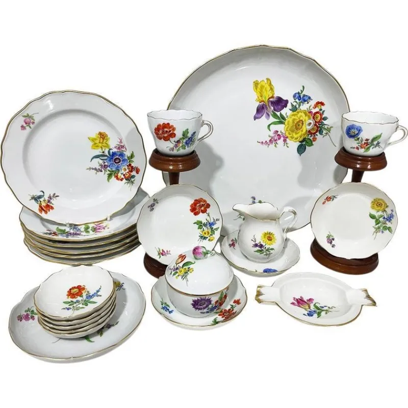 Pamono 20th Century Meissen Porcelain Set, Germany, Set of 14> Dinner Plates & Bowls
