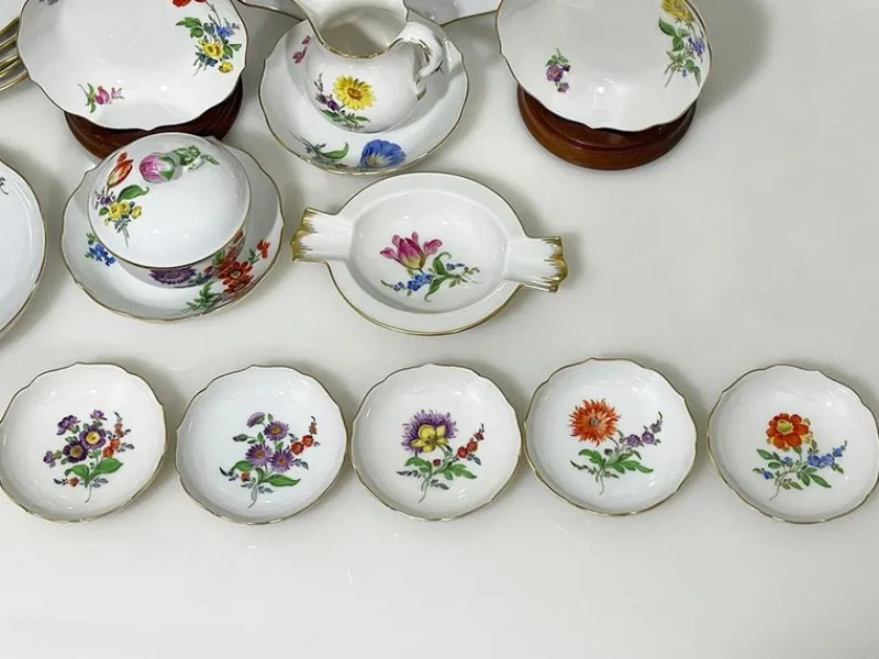 Pamono 20th Century Meissen Porcelain Set, Germany, Set of 14> Dinner Plates & Bowls