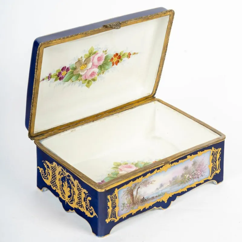 Outlet Pamono 19th Century Napoleon III Porcelain Box with Gilt Brass Mounting from Sèvres