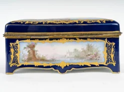 Outlet Pamono 19th Century Napoleon III Porcelain Box with Gilt Brass Mounting from Sèvres