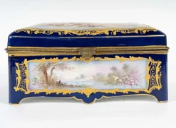 Outlet Pamono 19th Century Napoleon III Porcelain Box with Gilt Brass Mounting from Sèvres