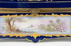 Outlet Pamono 19th Century Napoleon III Porcelain Box with Gilt Brass Mounting from Sèvres