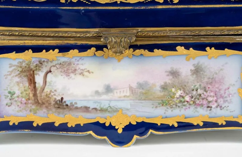 Outlet Pamono 19th Century Napoleon III Porcelain Box with Gilt Brass Mounting from Sèvres