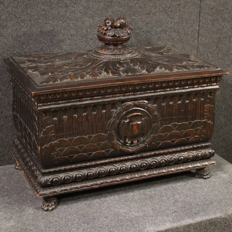 Pamono 20th Century Small Italian Trunk, 1920s> Trunks Crates & Baskets