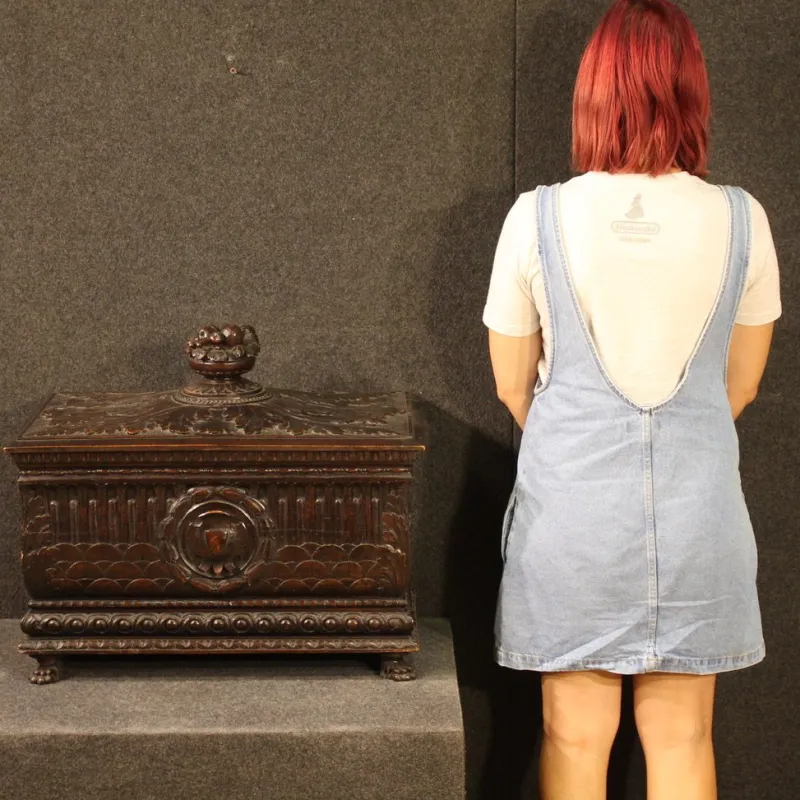 Pamono 20th Century Small Italian Trunk, 1920s> Trunks Crates & Baskets