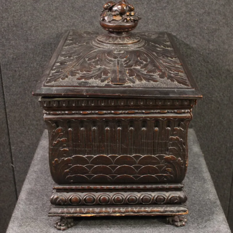 Pamono 20th Century Small Italian Trunk, 1920s> Trunks Crates & Baskets
