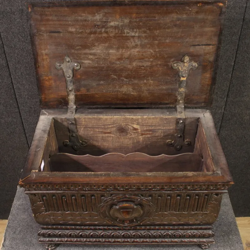 Pamono 20th Century Small Italian Trunk, 1920s> Trunks Crates & Baskets