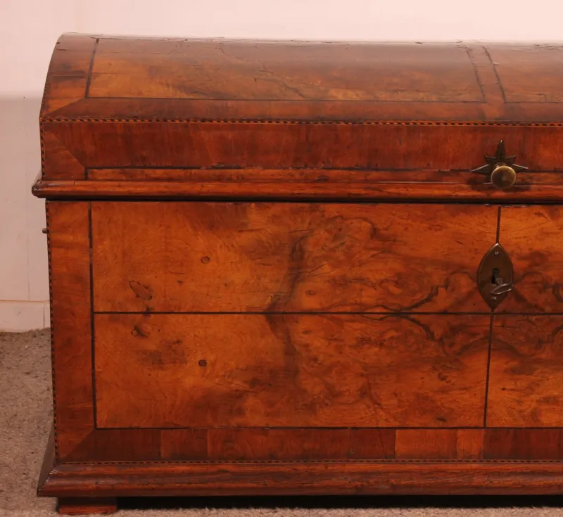 Pamono 18th Century Walnut and Burl Chest> Dressers, Commodes & Chests