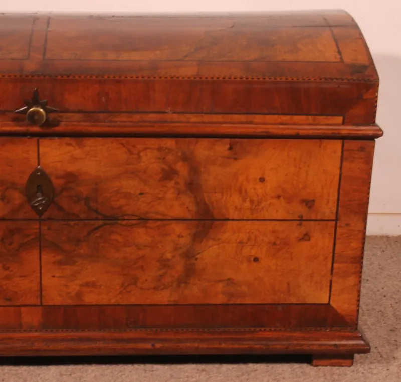 Pamono 18th Century Walnut and Burl Chest> Dressers, Commodes & Chests