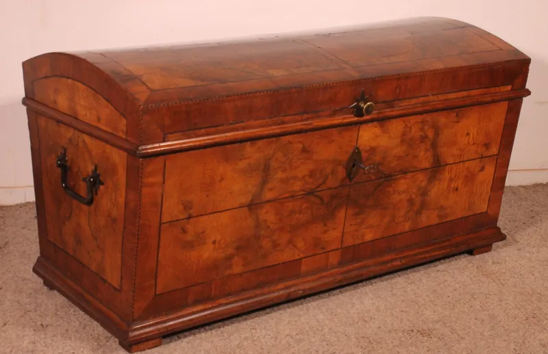 Pamono 18th Century Walnut and Burl Chest> Dressers, Commodes & Chests