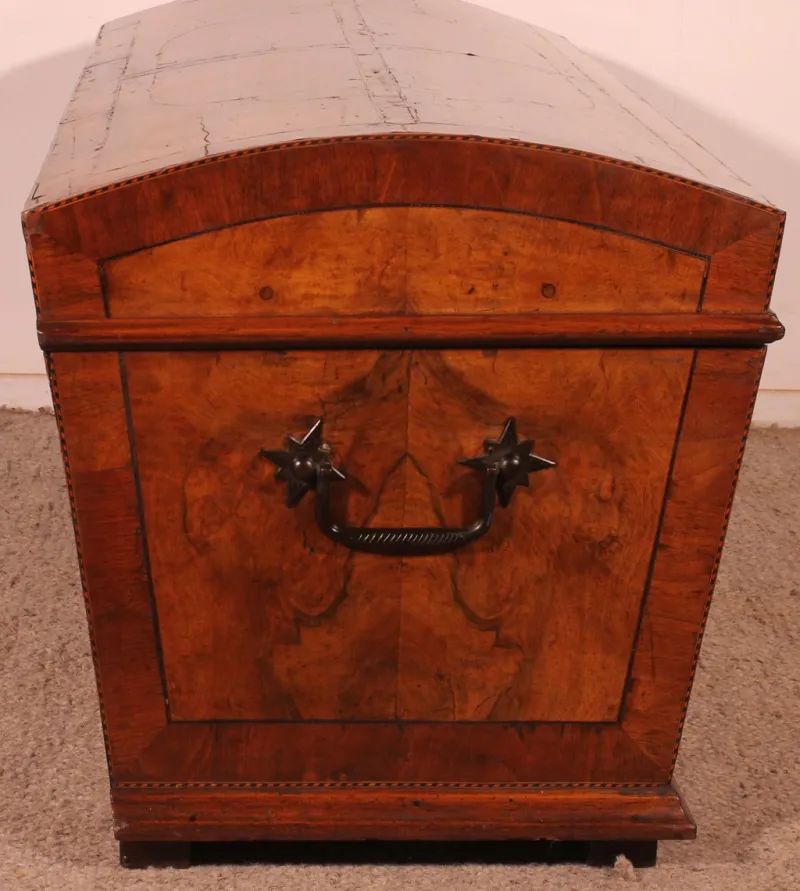 Pamono 18th Century Walnut and Burl Chest> Dressers, Commodes & Chests