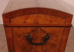 Pamono 18th Century Walnut and Burl Chest><noscript><img width=