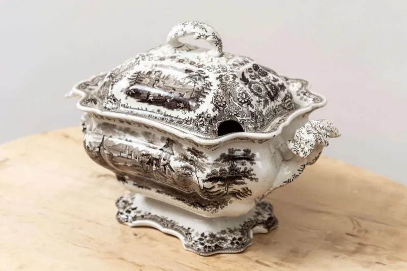 Pamono 19th English Transfer Tureen> Serving Dishes