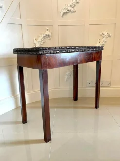 Best Pamono 18th-Century Chippendale Style Mahogany Carved Card Table